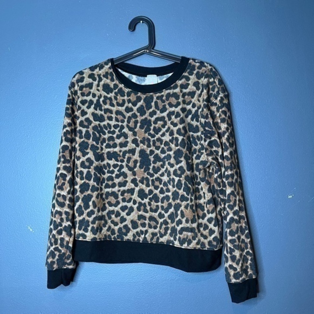 No Boundaries | cheetah crewneck